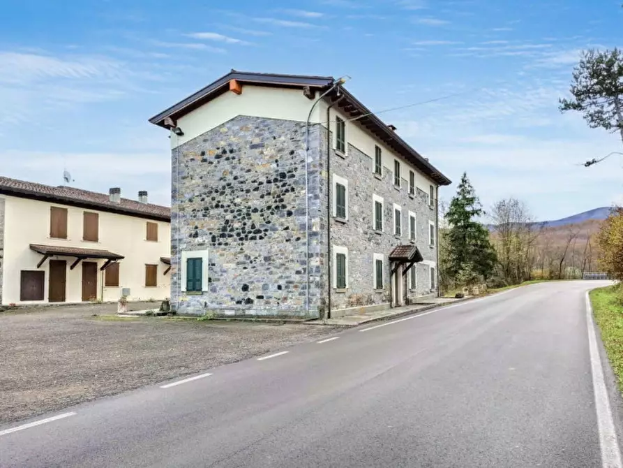 Immagine 3 di Palazzo in vendita  in Loc. Bosconure, SS 654, N. snc a Ferriere