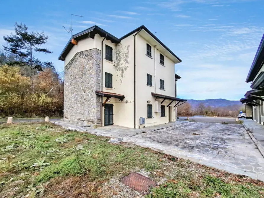 Immagine 6 di Palazzo in vendita  in Loc. Bosconure, SS 654, N. snc a Ferriere