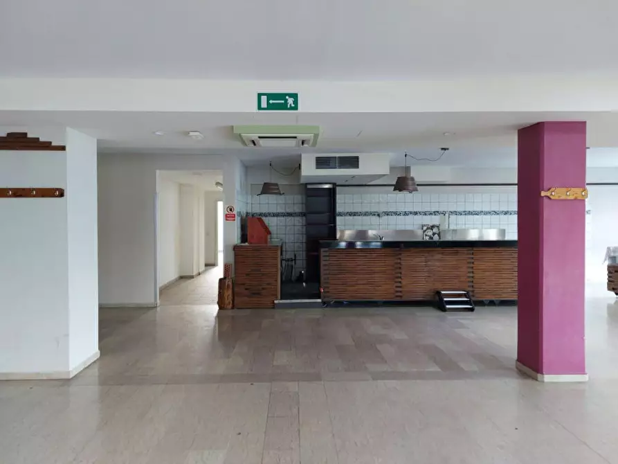 Immagine 1 di Magazzino in vendita  in Via Sergio Cavina, N. 9-11 a Ravenna