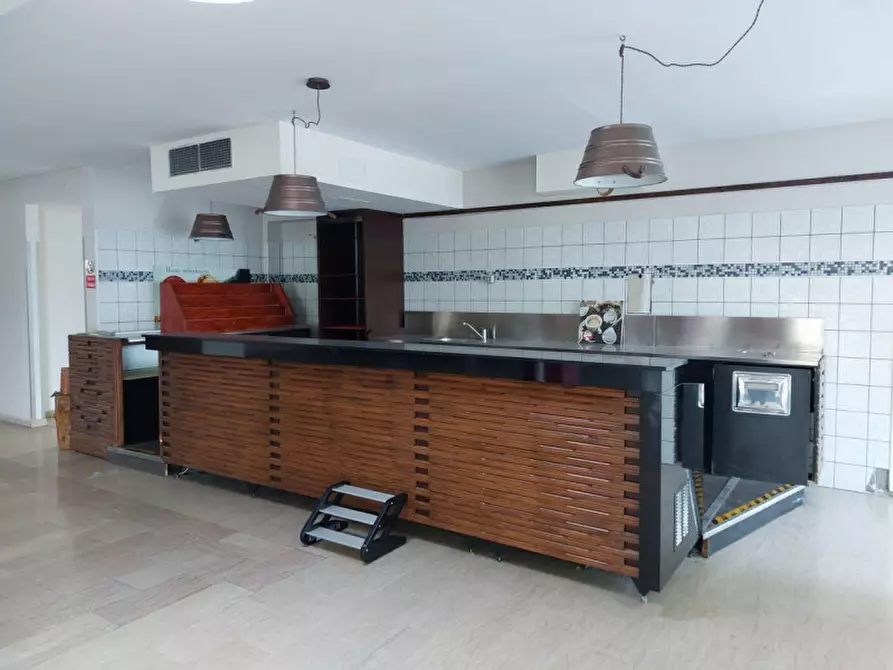 Immagine 2 di Magazzino in vendita  in Via Sergio Cavina, N. 9-11 a Ravenna