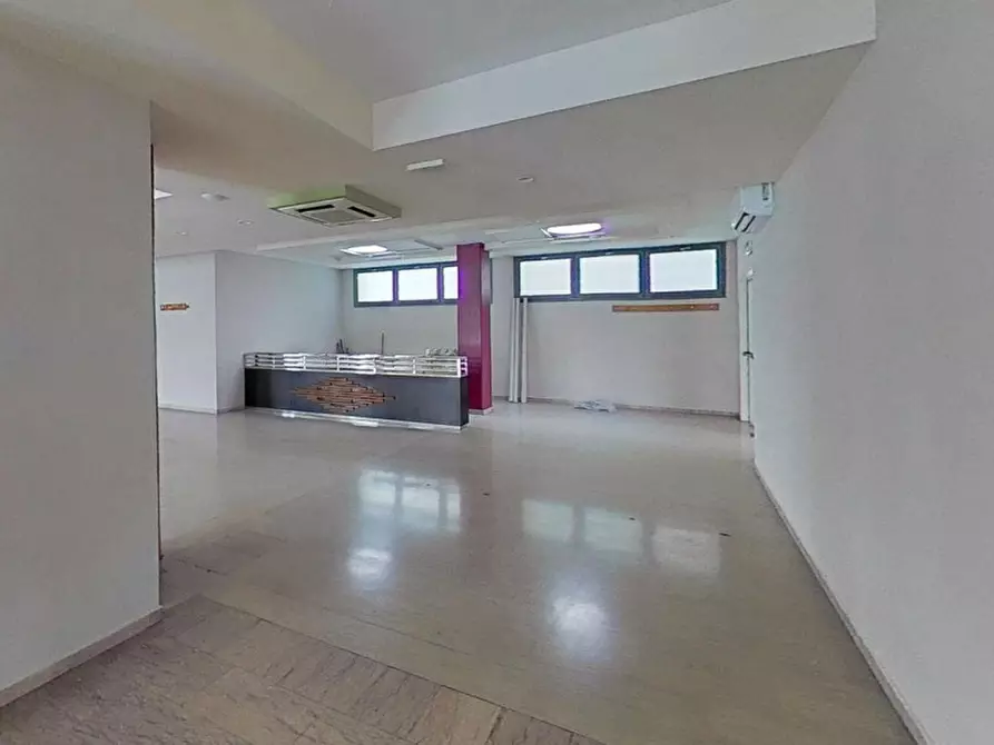 Immagine 8 di Magazzino in vendita  in Via Sergio Cavina, N. 9-11 a Ravenna