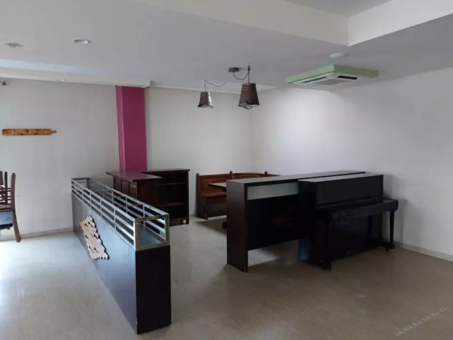 Immagine 9 di Magazzino in vendita  in Via Sergio Cavina, N. 9-11 a Ravenna