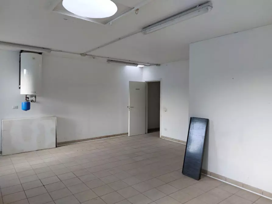 Immagine 13 di Magazzino in vendita  in Via Sergio Cavina, N. 9-11 a Ravenna