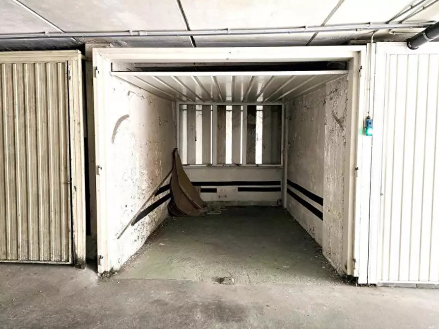 Immagine 1 di Posto auto in vendita  in Via Umberto I, N. 37 a Rovigo