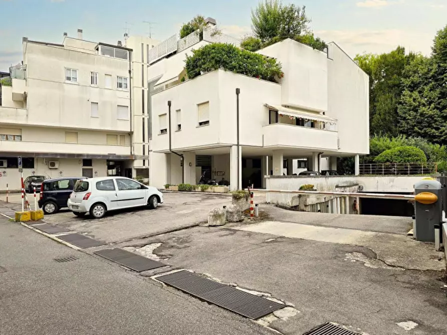 Immagine 2 di Posto auto in vendita  in Via Umberto I, N. 37 a Rovigo