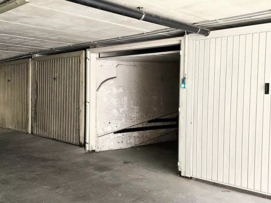 Immagine 3 di Posto auto in vendita  in Via Umberto I, N. 37 a Rovigo