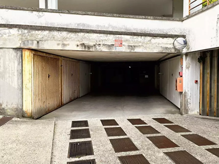 Immagine 4 di Posto auto in vendita  in Via Umberto I, N. 37 a Rovigo