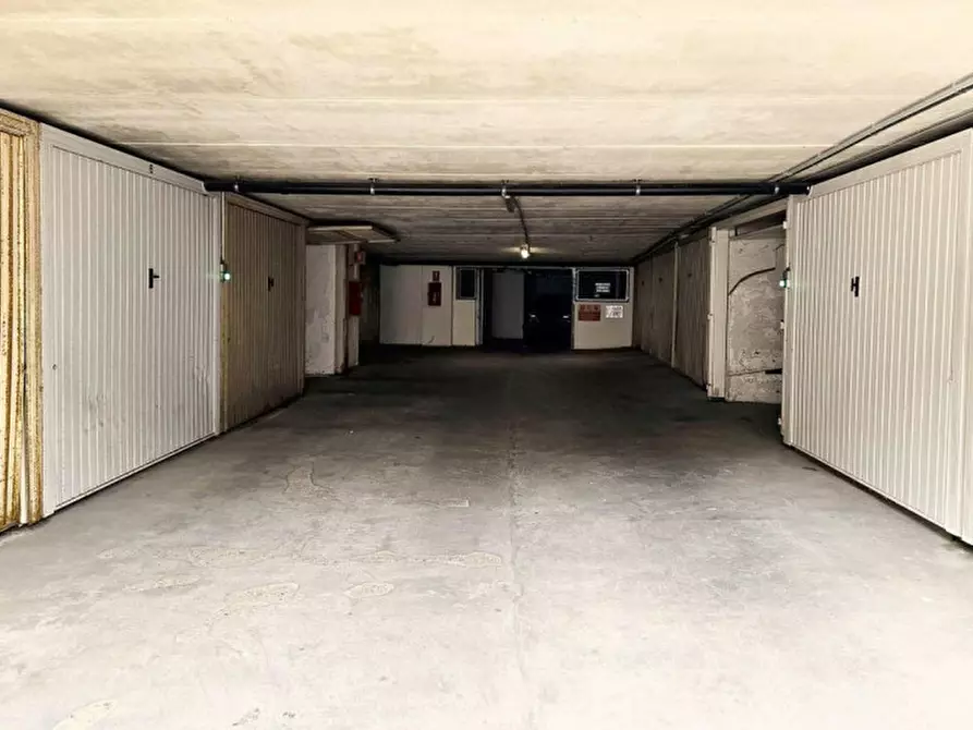 Immagine 7 di Posto auto in vendita  in Via Umberto I, N. 37 a Rovigo