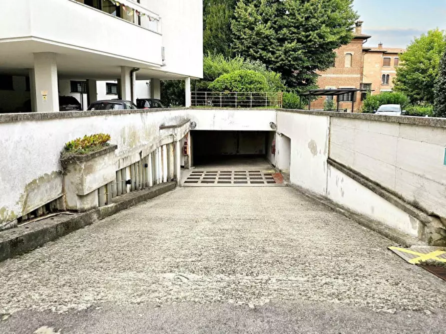 Immagine 9 di Posto auto in vendita  in Via Umberto I, N. 37 a Rovigo