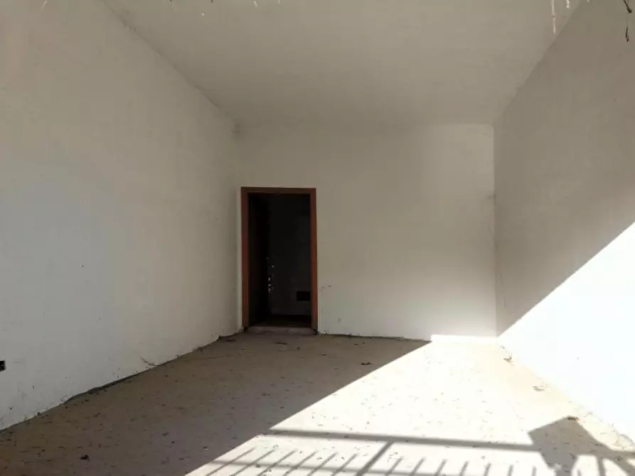 Immagine 3 di Negozio in vendita  in Via Raffaello Liberti, N. 62 a Roma