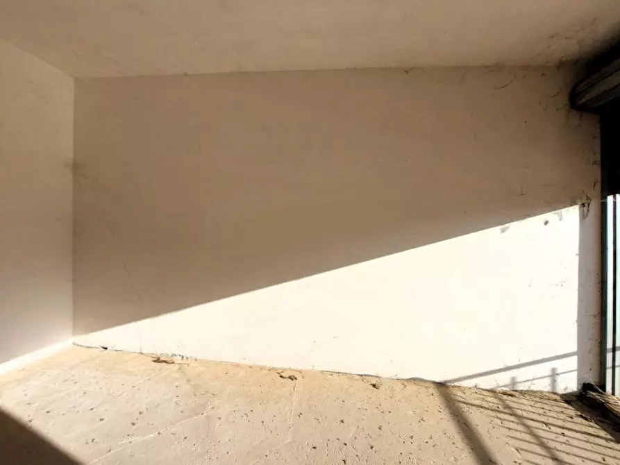 Immagine 4 di Negozio in vendita  in Via Raffaello Liberti, N. 62 a Roma