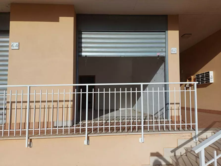 Immagine 5 di Negozio in vendita  in Via Raffaello Liberti, N. 62 a Roma