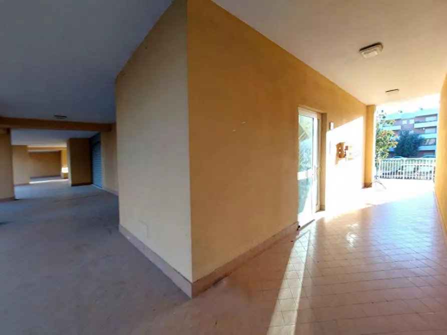 Immagine 8 di Negozio in vendita  in Via Raffaello Liberti, N. 62 a Roma