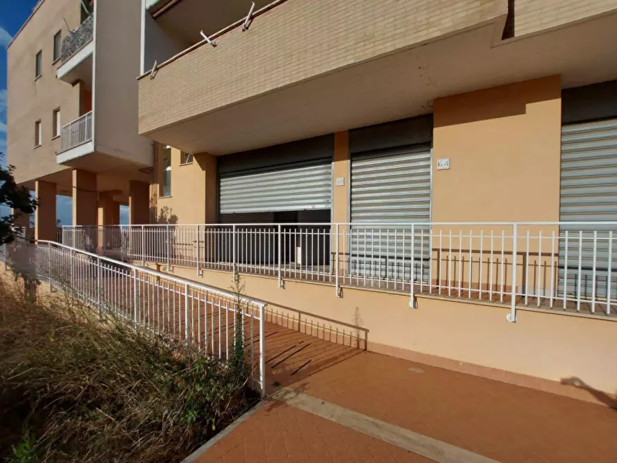 Immagine 7 di Negozio in vendita  in Via Raffaello Liberti, N. 64-66 a Roma