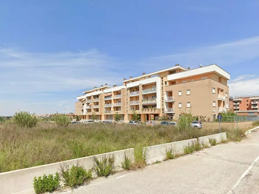 Immagine 9 di Negozio in vendita  in Via Raffaello Liberti, N. 64-66 a Roma