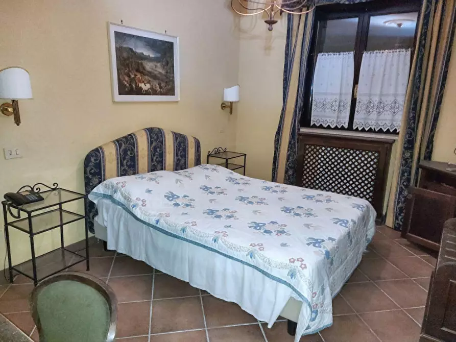 Immagine 17 di Agriturismo in vendita  in Via della Marmotta, N. snc a Anguillara Sabazia