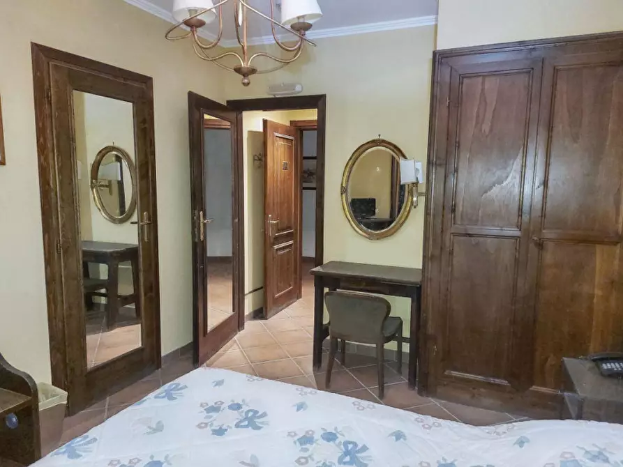 Immagine 18 di Agriturismo in vendita  in Via della Marmotta, N. snc a Anguillara Sabazia