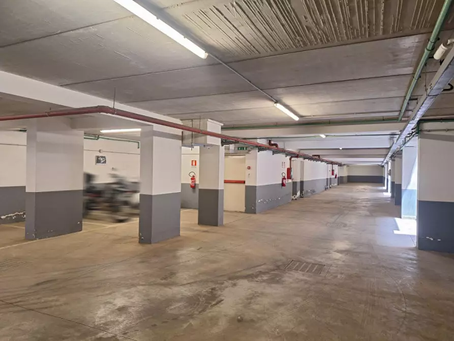 Immagine 6 di Posto auto in vendita  in Viale Regione Siciliana Nord - Ovest, N. 3440 a Palermo