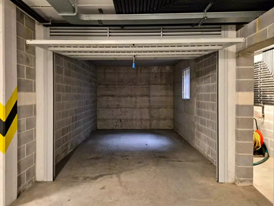 Immagine 1 di Posto auto in vendita  in Riviera Giacomo Matteotti, N. 281 a Badia Polesine