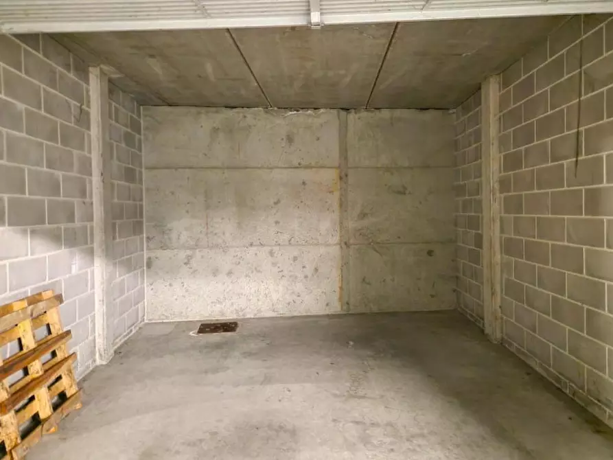 Immagine 4 di Posto auto in vendita  in Riviera Giacomo Matteotti, N. 281 a Badia Polesine