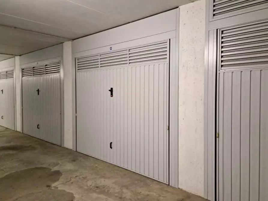 Immagine 4 di Posto auto in vendita  in Riviera Giacomo Matteotti, N. 281 a Badia Polesine