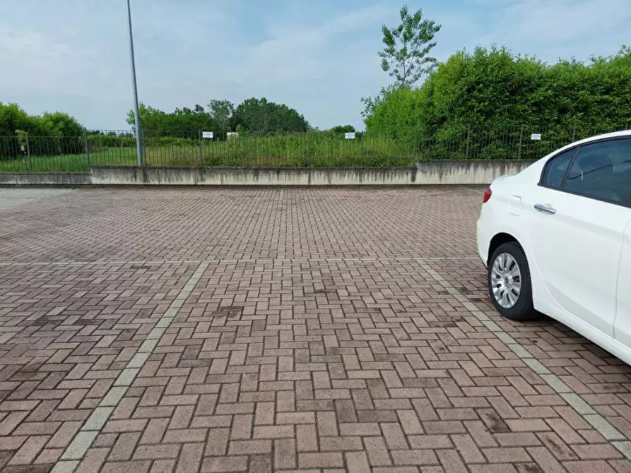 Immagine 3 di Posto auto in vendita  in Strada Falcettini, N. 1 a Chieri