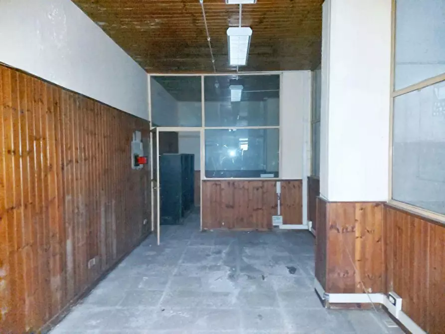 Immagine 5 di Magazzino in vendita  in Via Annia Regilla, N. 123 a Roma