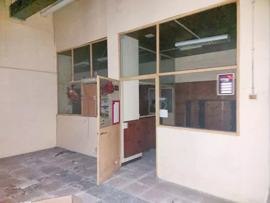 Immagine 8 di Magazzino in vendita  in Via Annia Regilla, N. 123 a Roma