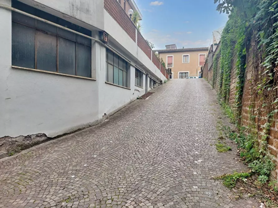 Immagine 9 di Magazzino in vendita  in Via Annia Regilla, N. 123 a Roma