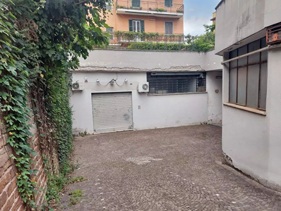Immagine 10 di Magazzino in vendita  in Via Annia Regilla, N. 123 a Roma