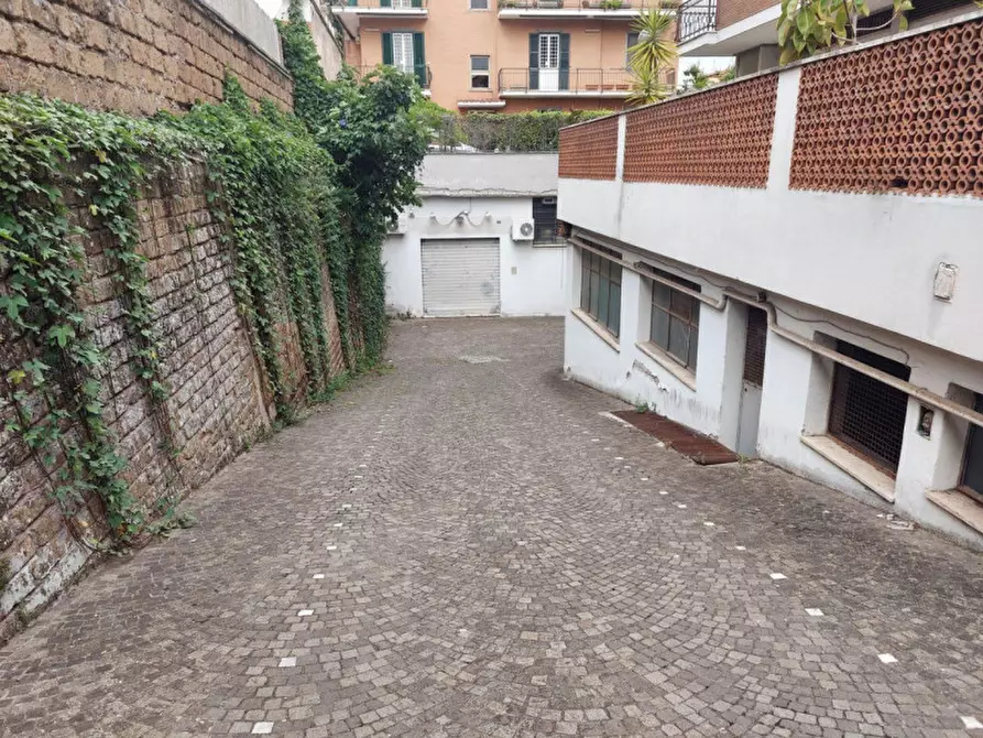 Immagine 11 di Magazzino in vendita  in Via Annia Regilla, N. 123 a Roma