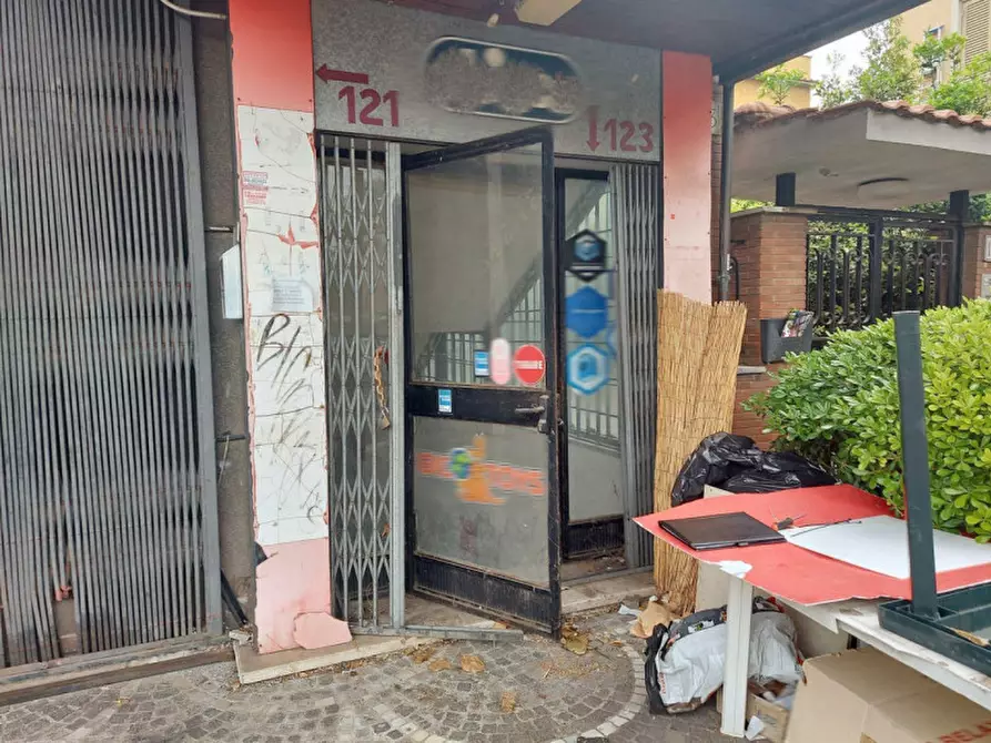 Immagine 15 di Magazzino in vendita  in Via Annia Regilla, N. 123 a Roma