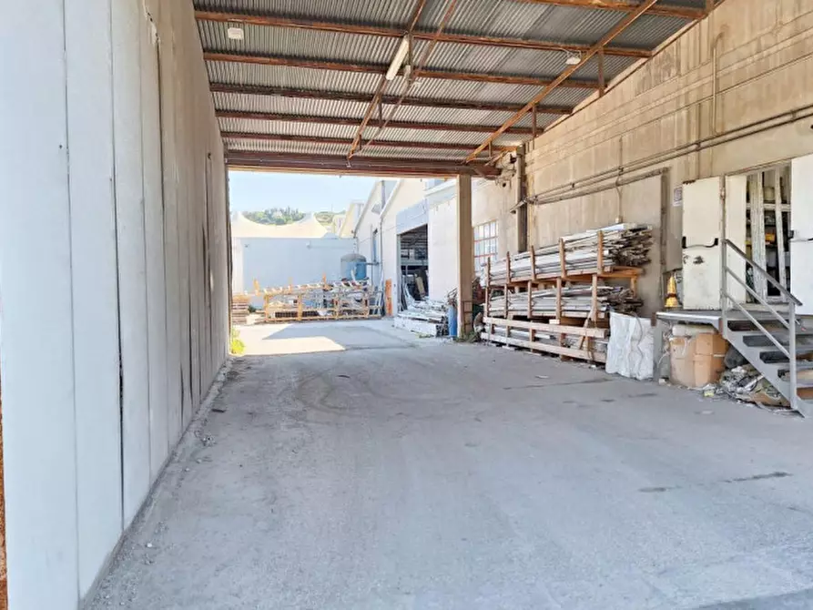 Immagine 9 di Capannone industriale in vendita  in Zona industriale-artigianale G.Brodolini, SP 77, N. 14 a Loreto