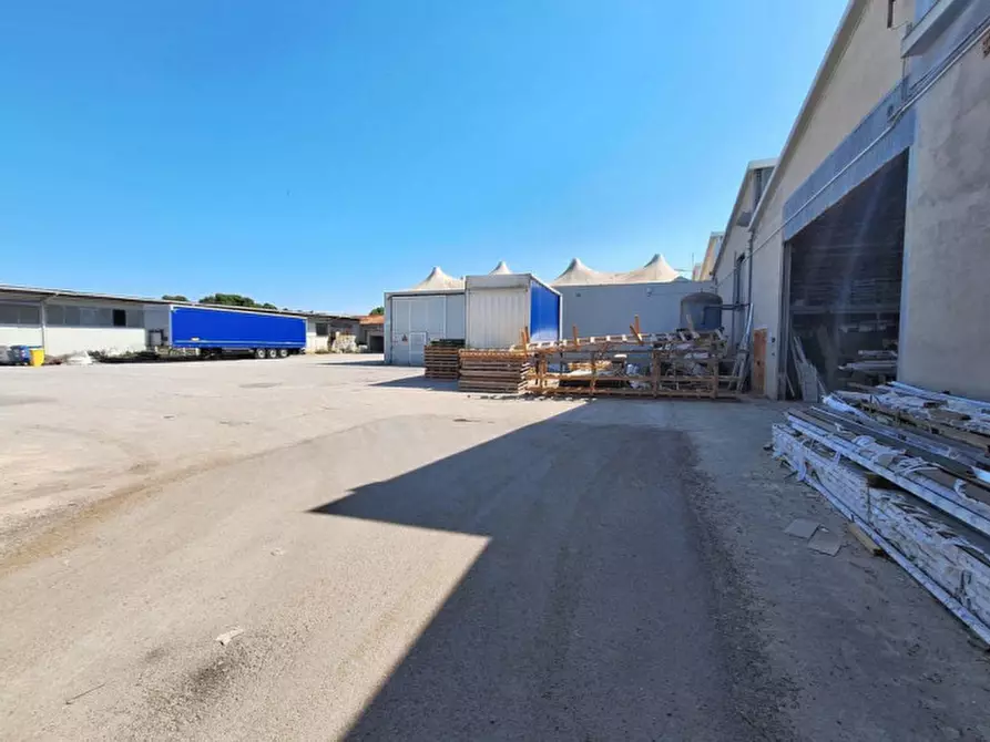 Immagine 10 di Capannone industriale in vendita  in Zona industriale-artigianale G.Brodolini, SP 77, N. 14 a Loreto