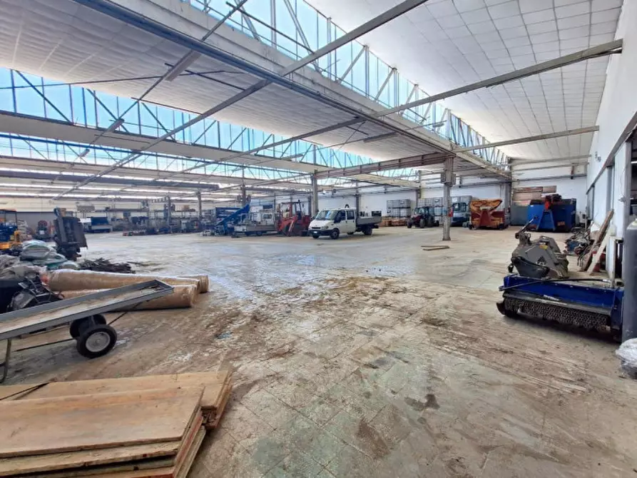 Immagine 13 di Capannone industriale in vendita  in Zona industriale-artigianale G.Brodolini, SP 77, N. 14 a Loreto