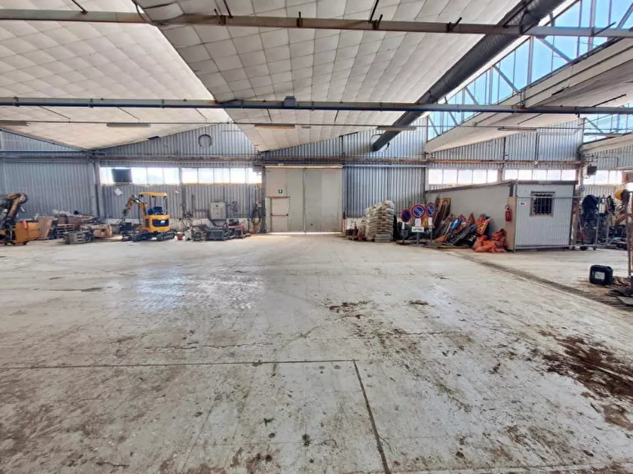 Immagine 15 di Capannone industriale in vendita  in Zona industriale-artigianale G.Brodolini, SP 77, N. 14 a Loreto