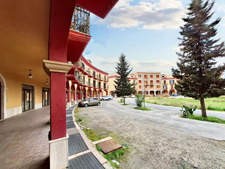 Immagine 4 di Negozio in vendita  in P.zza Unità d'Italia, N. 3 a Piazza Armerina