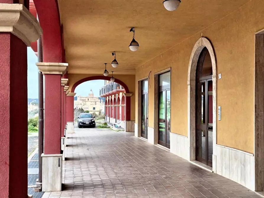 Immagine 5 di Negozio in vendita  in P.zza Unità d'Italia, N. 3 a Piazza Armerina