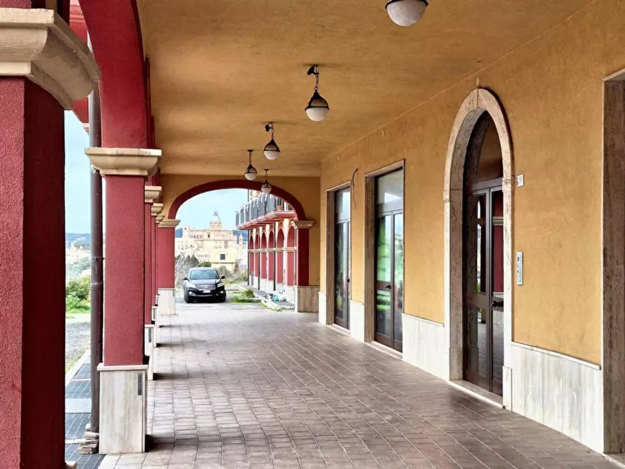 Immagine 1 di Negozio in vendita  in P.zza Unità d'Italia, N. 3 a Piazza Armerina