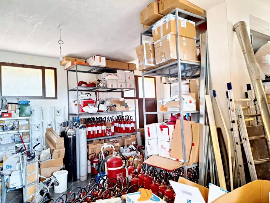 Immagine 5 di Negozio in vendita  in P.zza Unità d'Italia, N. 3 a Piazza Armerina