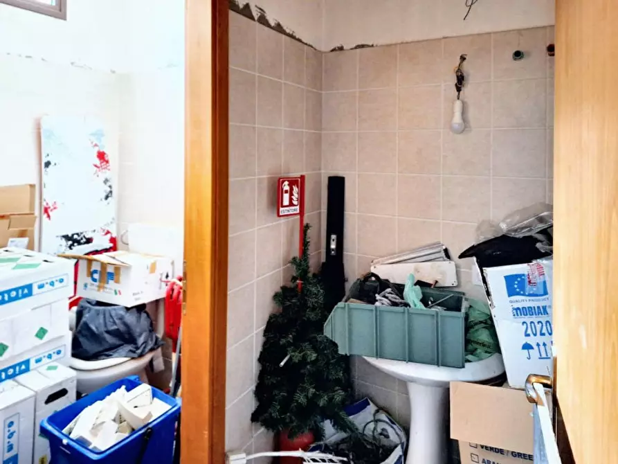 Immagine 6 di Negozio in vendita  in P.zza Unità d'Italia, N. 3 a Piazza Armerina