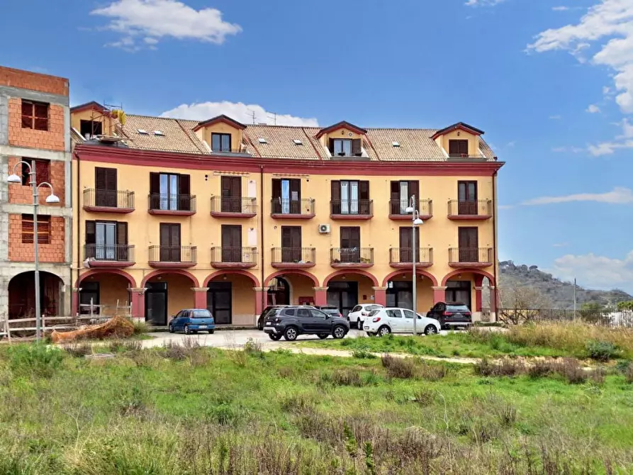 Immagine 8 di Negozio in vendita  in P.zza Unità d'Italia, N. 3 a Piazza Armerina