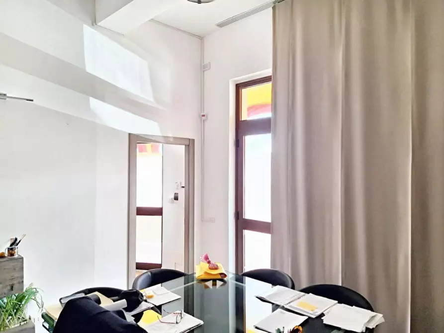 Immagine 2 di Negozio in vendita  in P.zza Unità d'Italia, N. 3 a Piazza Armerina