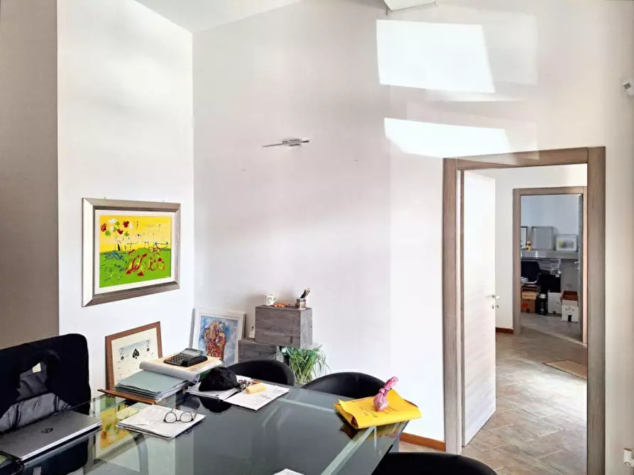 Immagine 4 di Negozio in vendita  in P.zza Unità d'Italia, N. 3 a Piazza Armerina