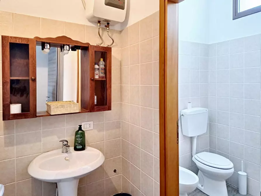 Immagine 8 di Negozio in vendita  in P.zza Unità d'Italia, N. 3 a Piazza Armerina