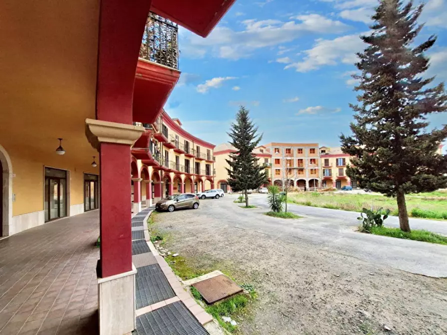 Immagine 17 di Negozio in vendita  in P.zza Unità d'Italia, N. 3 a Piazza Armerina