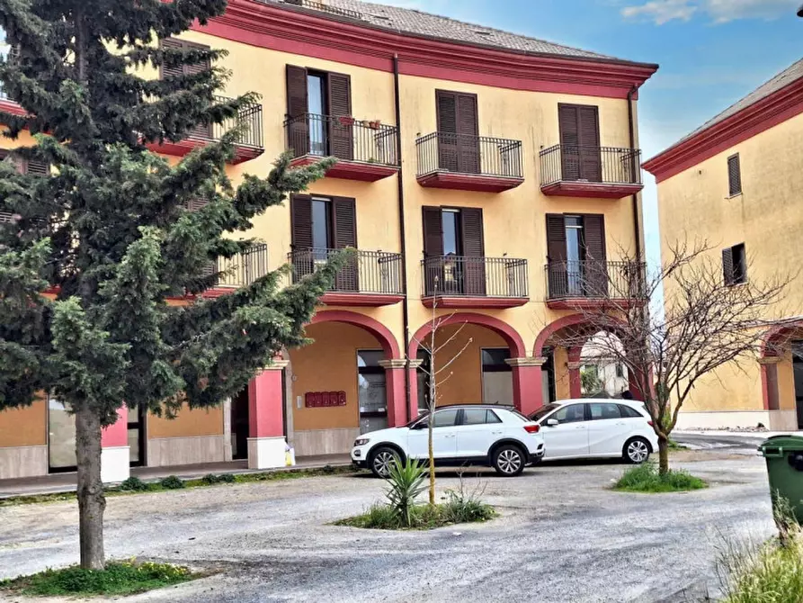 Immagine 20 di Negozio in vendita  in P.zza Unità d'Italia, N. 3 a Piazza Armerina