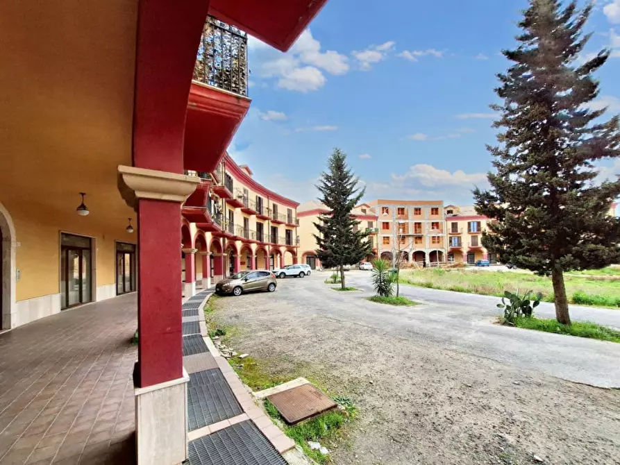 Immagine 12 di Negozio in vendita  in P.zza Unità d'Italia, N. 7 a Piazza Armerina