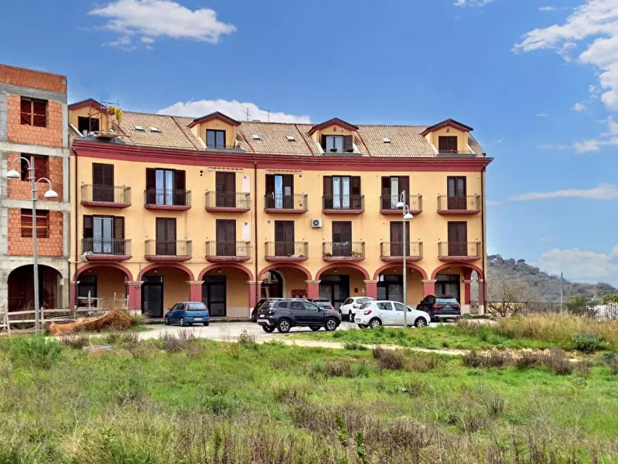 Immagine 14 di Negozio in vendita  in P.zza Unità d'Italia, N. 7 a Piazza Armerina