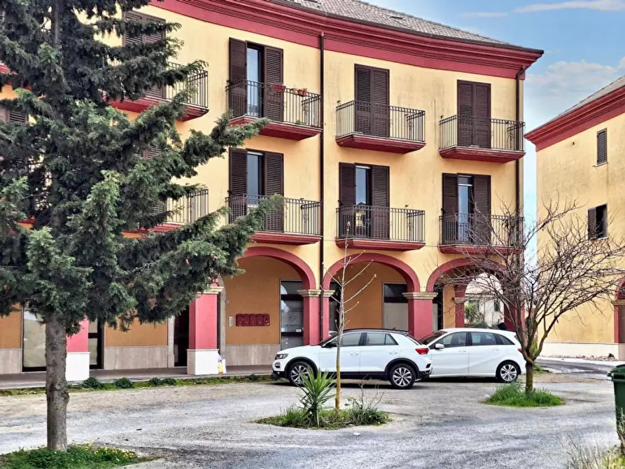 Immagine 15 di Negozio in vendita  in P.zza Unità d'Italia, N. 7 a Piazza Armerina